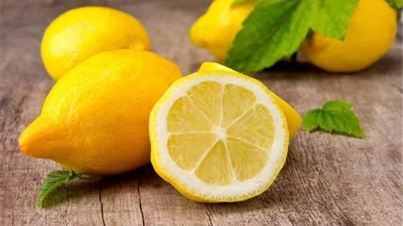 ماذا يحدث للجسم عند تناول الليمون؟.. اعرفي الإجابة