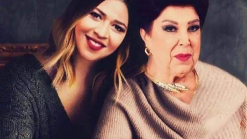 مع حبيبتي الغالية.. إيمي سمير غانم تنشر صورة بصحبة الفنانة الراحلة رجاء الجداوي