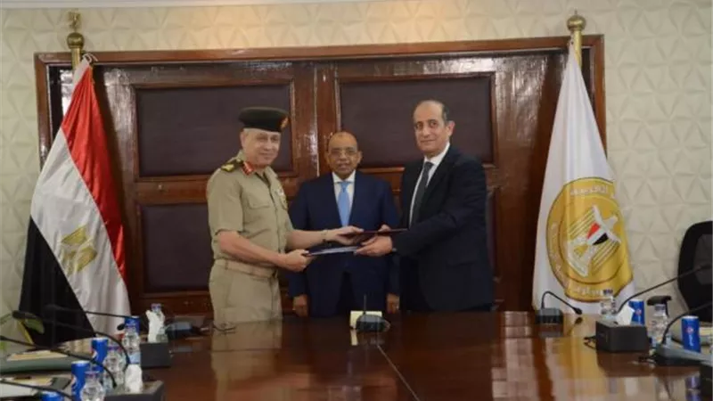 وزير التنمية المحلية يشهد توقيع بروتوكول تعاون بين الوزارة وإدارة الإشارة بالقوات المسلحة