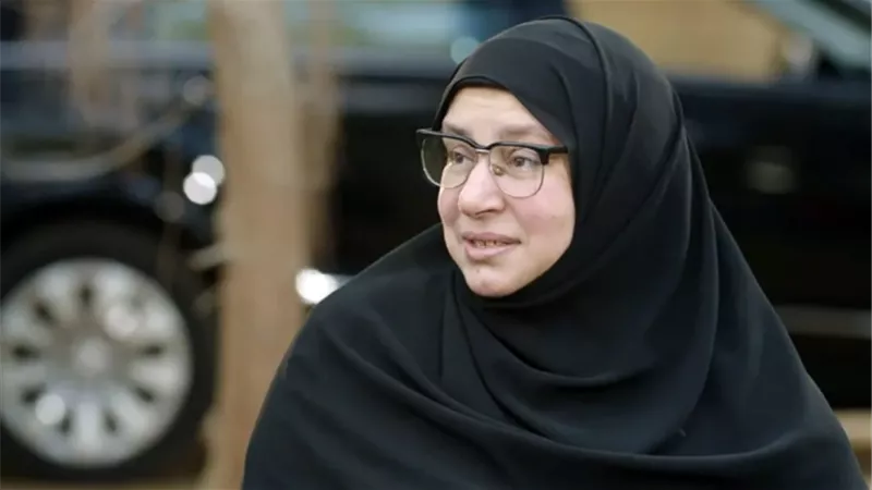اسمها نور وانتحلت صفتها على مواقع التواصل الاجتماعي  ..قصة السيدة التى نصبت على ”عبلة كامل ” .. و لغز المرض الخطير الذى أصاب النجمة الكبيرة و أجبرها على الاعتزال