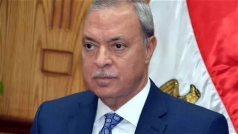 بالصور.. محافظ القليوبية يقوم بجولة مفاجئة لإزالة مبنى مخالف بقرية سرياقوس بالخانكة