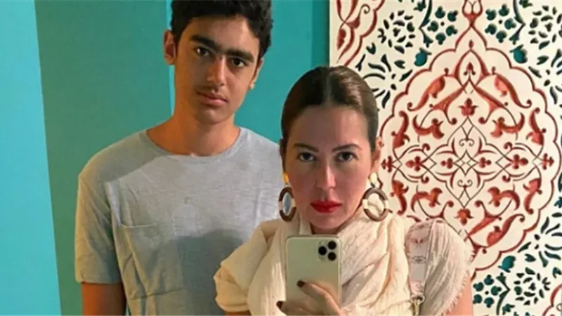 لقاء الخميسي مع نجلها في أحدث ظهور لها