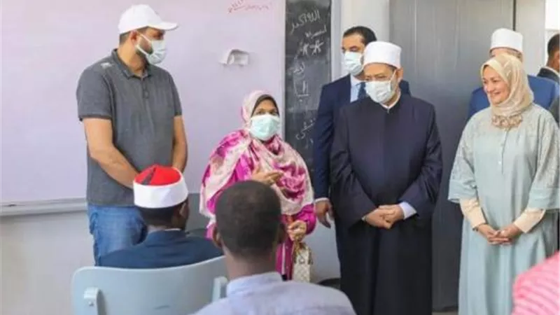 شاهد.. شيخ الأزهر يتفقد امتحانات ثانوية البعوث