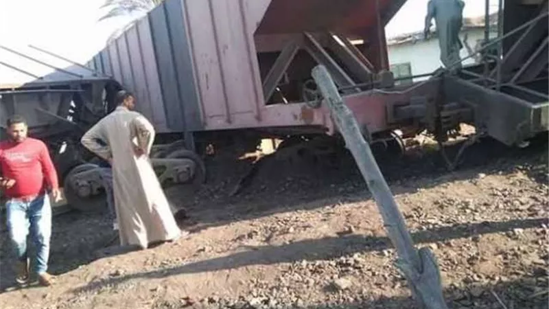 بيان عاجل من «السكة الحديد» بشأن حادث انقلاب قطار بضائع في البحيرة