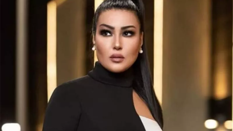 سمية الخشاب تحتفل بنهاية الصيف من حمام السباحة