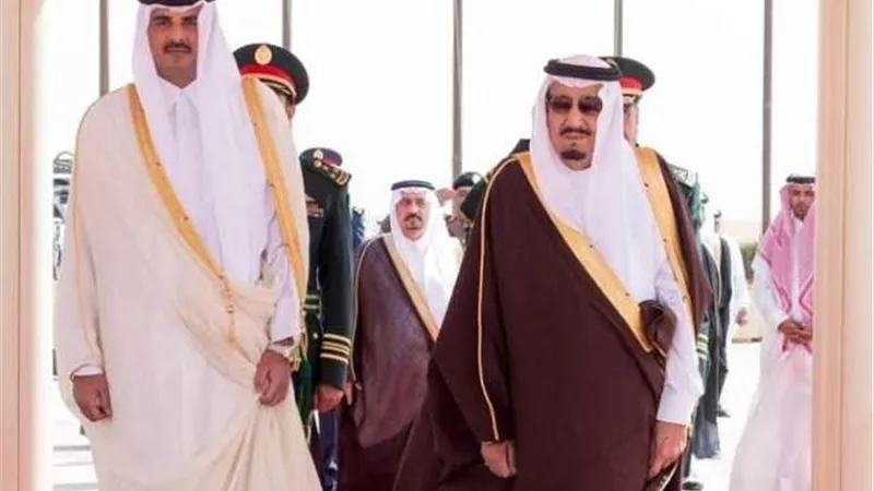 رسالة عاجلة من أمير قطر لـ ملك السعودية