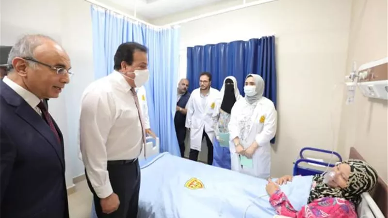 بالصور .. وزير التعليم العالي يتفقد المستشفى الجامعي بالعاشر من رمضان