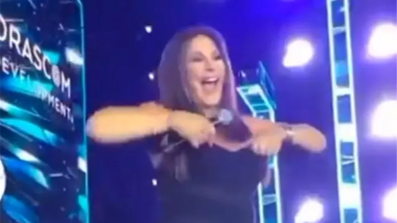 اليسا تصير الجدل بفستان شفاف فى أحدث حفلاتها