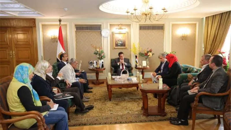 وزير التعليم العالي يستقبل وفد إحدى الشركات الإيطالية المُتخصصة في مجال الدواء