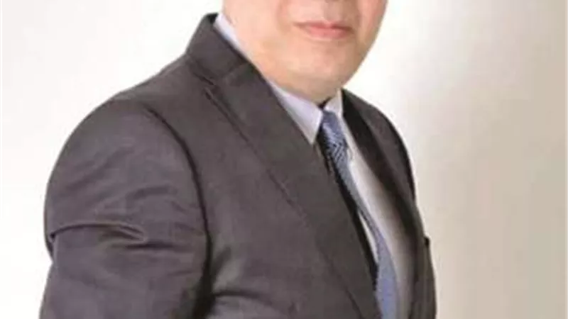 أشرف زكى يكشف سبب لجوء نقابة المهن التمثيلية للتعاقد مع شركة لتنظيم الجنازات
