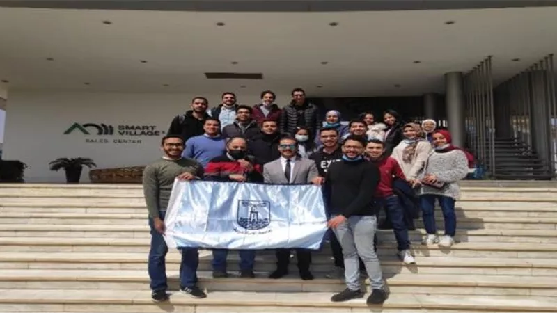 وزير التعليم العالي يتلقى تقريرًا حول الزيارات الميدانية لطلاب الذكاء الاصطناعي للمدن الذكية