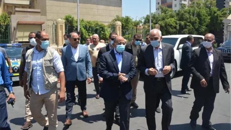 جولة مفاجئة.. وزير التنمية المحلية ومحافظ الجيزة يتابعان تطبيق التعريفة الجديدة بسيارات السرفيس والنقل الجماعي