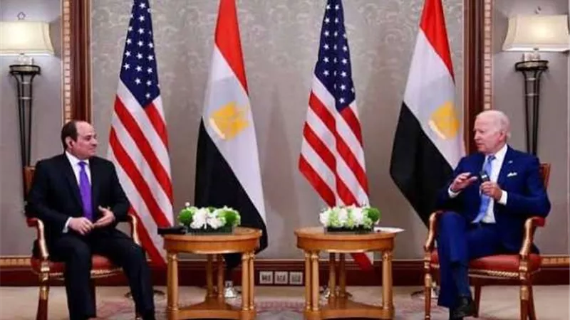 بايدن يُهنئ السيسي علي رئاسة مصر مؤتمر الأمم المتحدة لتغير المناخ