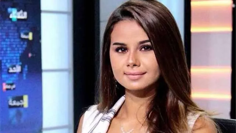 منة عرفة بإطلالة صيفية جريئة في أحدث ظهور لها