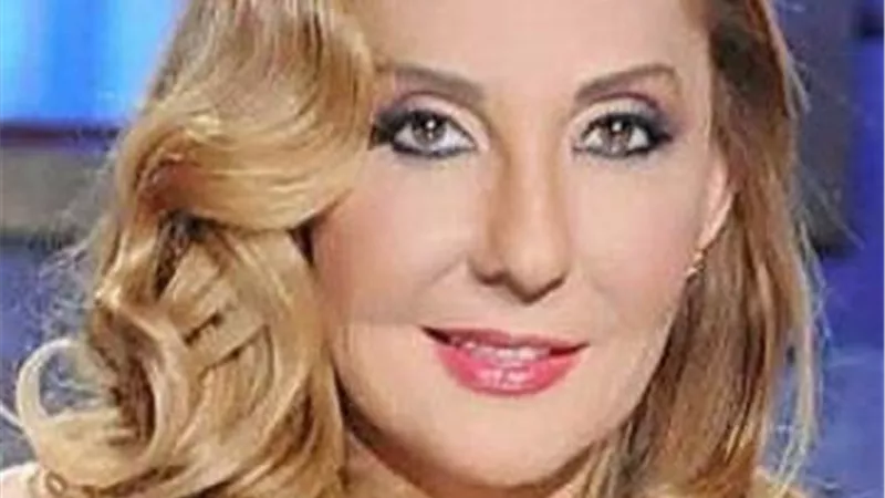 نادية الجندي تشيد بموقف السادات عن فيلم ”الباطنية”