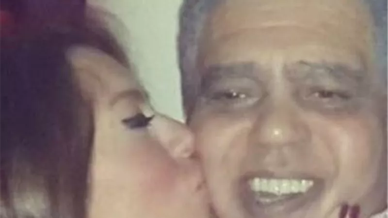 لقاء الخميسي تشعل السويشال ميديا بسبب ”قبلة” سامي العدل: وحشتني