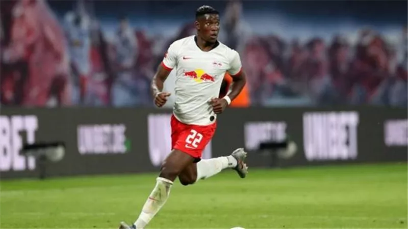 باريس سان جيرمان يضم الفرنسي نوردي موكيلي لاعب لايبزيج الألماني