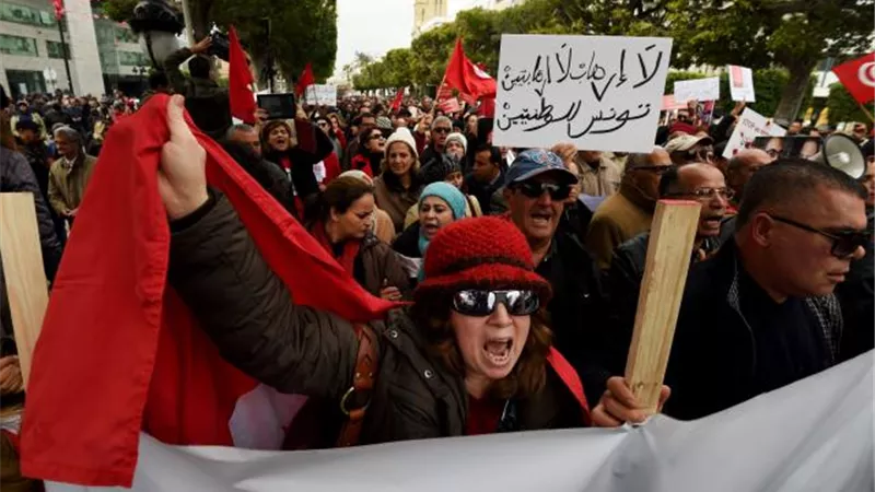 مسيرة شعبية حاشدة في تونس تطالب بمحاكمة الإخوان