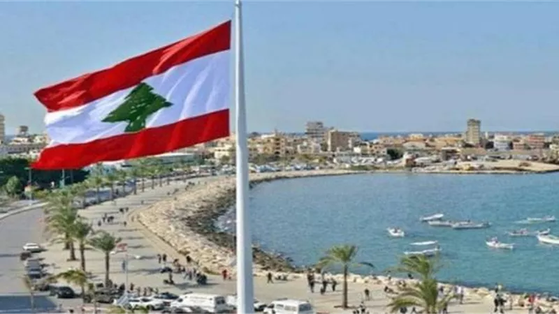 دعوة رباعية من رؤساء حكومات سابقين لإنقاذ المبادرة الفرنسية لحل أزمة لبنان
