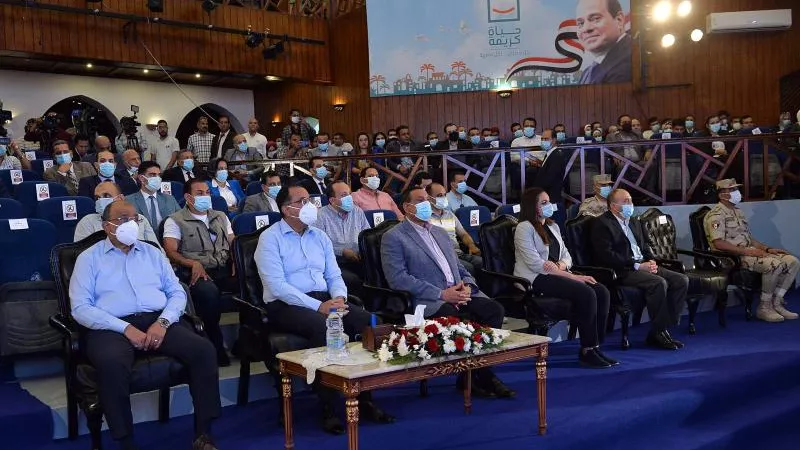 مدبولي يتفقد سير العمل بمشروعات ”حياة كريمة” بالبحيرة