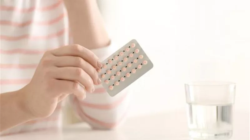 ماذا يحدث للمرأة عند تناول المضادات الحيوية مع حبوب منع الحمل؟