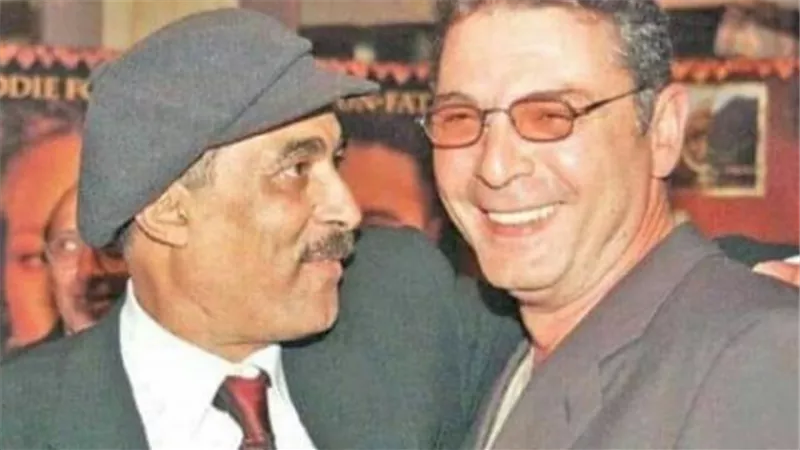 عمرو محمود ياسين يشارك جمهوره بصورة من الذاكرة
