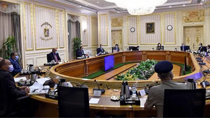 مدبولى يعقد اجتماعاً لتطوير وهيكلة المكاتب الفنية المصرية بالخارج