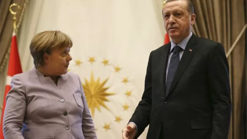 أردوغان يلتقي ميركل قبل اجتماع زعماء الاتحاد الأوروبي