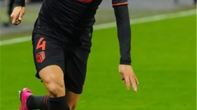 ليفركوزن يقترب من ضم أرياس مدافع اتليتكو مدريد