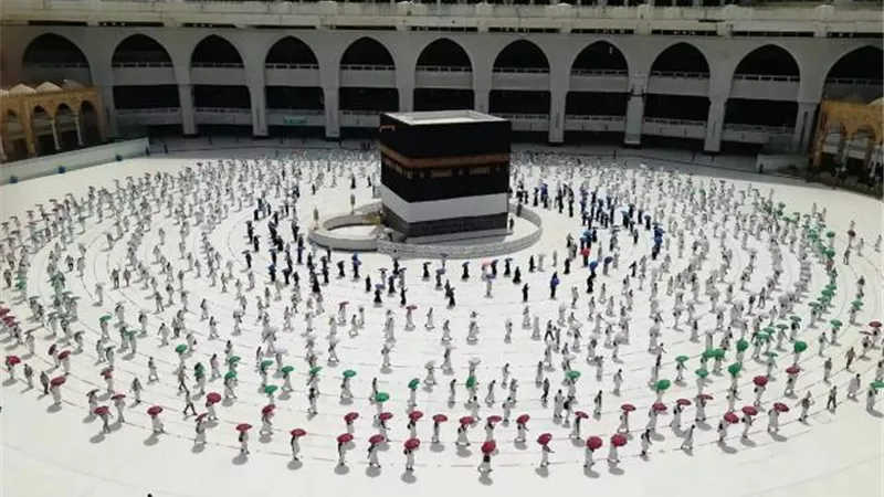 وزير الحج السعودي يكشف تفاصيل العودة التدريجية للعمرة