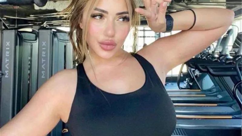 سارة سلامة تتالق بإطلالة مميزة في أحدث ظهور لها عبر ”انستجرام”
