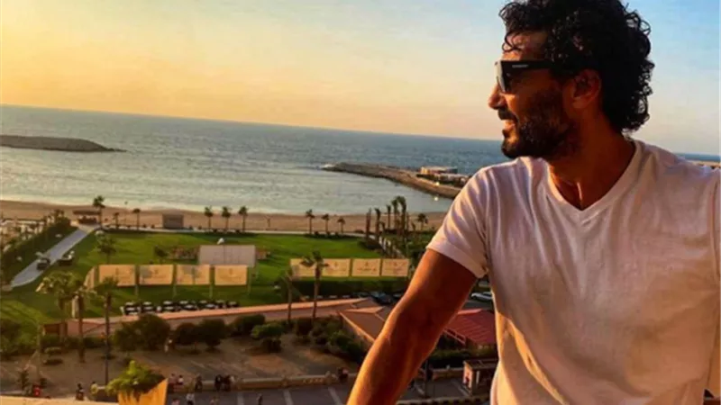خالد النبوي يشارك جمهوره بصورة أثناء استمتاعه بالصيف