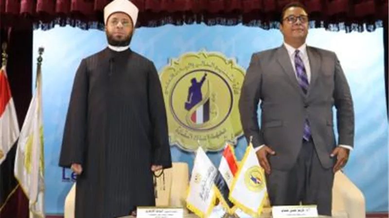 بالصور .. مستشار رئيس الجمهورية للشئون الدينية يلتقى طلاب الجامعات بمعهد إعداد القادة