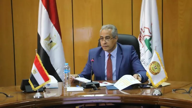 فرص عمل حقيقية ودعم العمالة غير المنتظمة.. «شحاته» يبحث إعادة الثقة بين المواطن و «القوى العاملة»