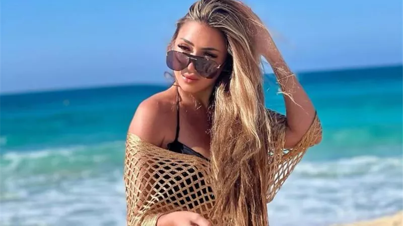سارة سلامة بإطلالة أنيقة في أحدث ظهور لها