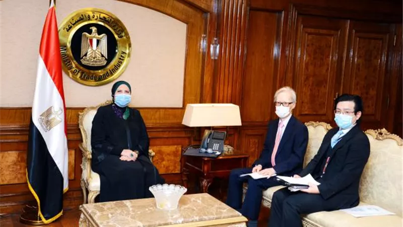 وزيرة التجارة والصناعة تبحث مع السفير اليابانى بالقاهرة سبل تعزيز العلاقات الاقتصادية المشتركة بين البلدين