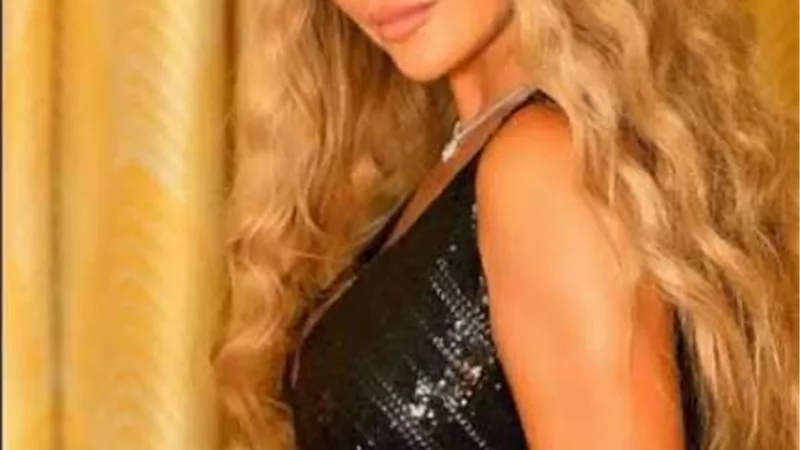 نيكول سابا تخطف الأنظار في أحدث حفلاتها الغنائية