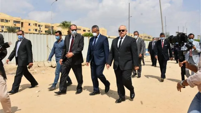 بالصور .. رئيس جامعة القاهرة يتفقد آخر تطورات مبني معهد الأورام الجديد 500 500