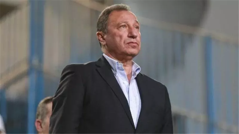 الخطيب يؤازر طائرة الأهلي امام الطلائع في نهائي كأس مصر