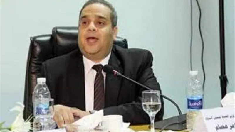 رئيس هيئة الدواء يبحث مع ممثلى الصناعة آليات دعمها