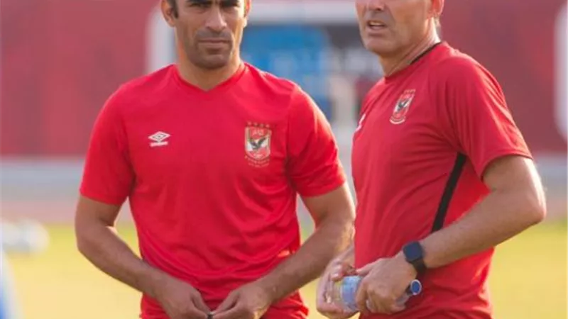 تعرف على تفاصيل جلسة ”فايلر” وعبد الحفيظ قبل مران الأهلي