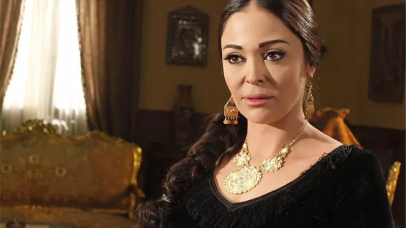 تكره أبو تريكة ووصفته بالإرهابي.. وطالبت بضرب عمال اليومية بـ ”الشبشب”.. وماتت ابنتها بمرض نادر.. حقائق صادمة لا تعرفها عن داليا البحيري ملكة جمال مصر