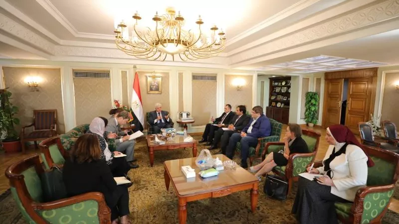 وزير التعليم العالي يلتقي وفد البنك الدولي لبحث التعاون المُشترك