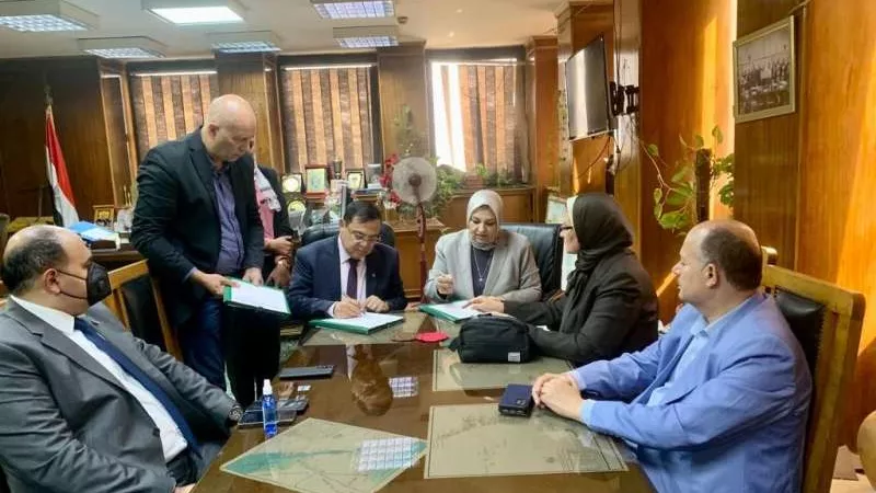 بـ 110 ملايين جنيه.. «المصرية لنقل الكهرباء» توقع عقد تنفيذ محطة محولات جامعة المنيا