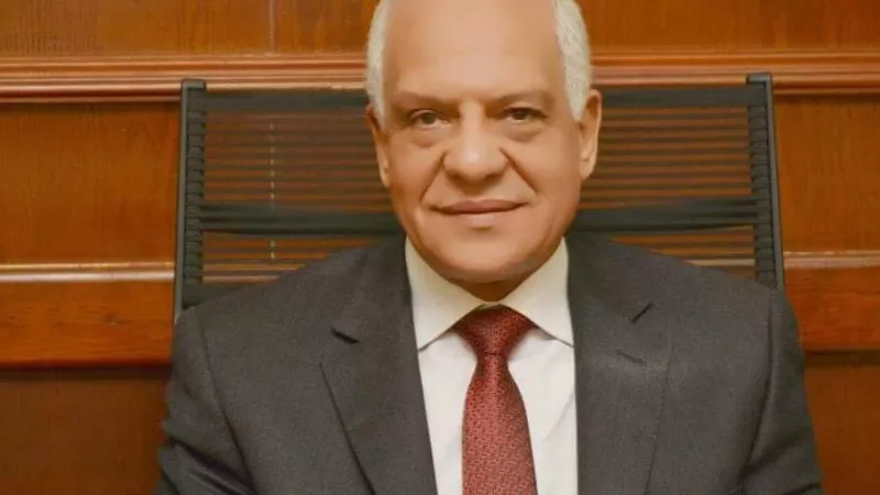 شاهد.. رفع كفاءة الطرق والشوارع بهذه المناطق بالجيزة