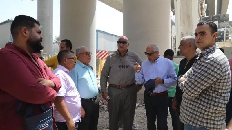 مواصفات محددة وجدول زمني.. شاهد توجيهات محافظ الجيزة لتطوير  شبكة الطرق وتحسين الخدمات للمواطنين