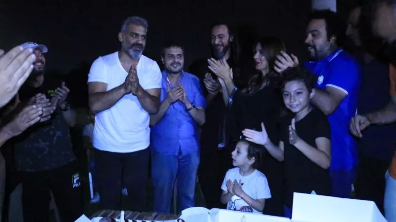 أسرة مسلسل «الغراب»  تحتفل بعيد ميلاد الفنان هانى عادل