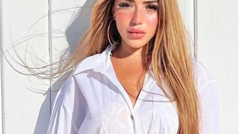 سارة سلامة تستعرض جمالها فى أحدث ظهور