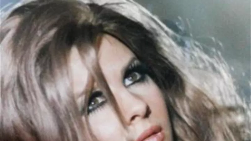 ”إغراء”.. قصة أول ممثلة عربية تتعرى بالكامل على شاشة السينما.. وهذه قصتها مع تحية كاريوكا.. ولهذا السبب رفضت الاعتذار عن أدوارها الجريئة