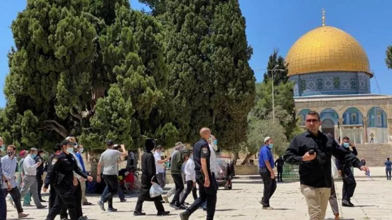 عشرات المستوطنين الإسرائيليين يقتحمون المسجد الأقصى